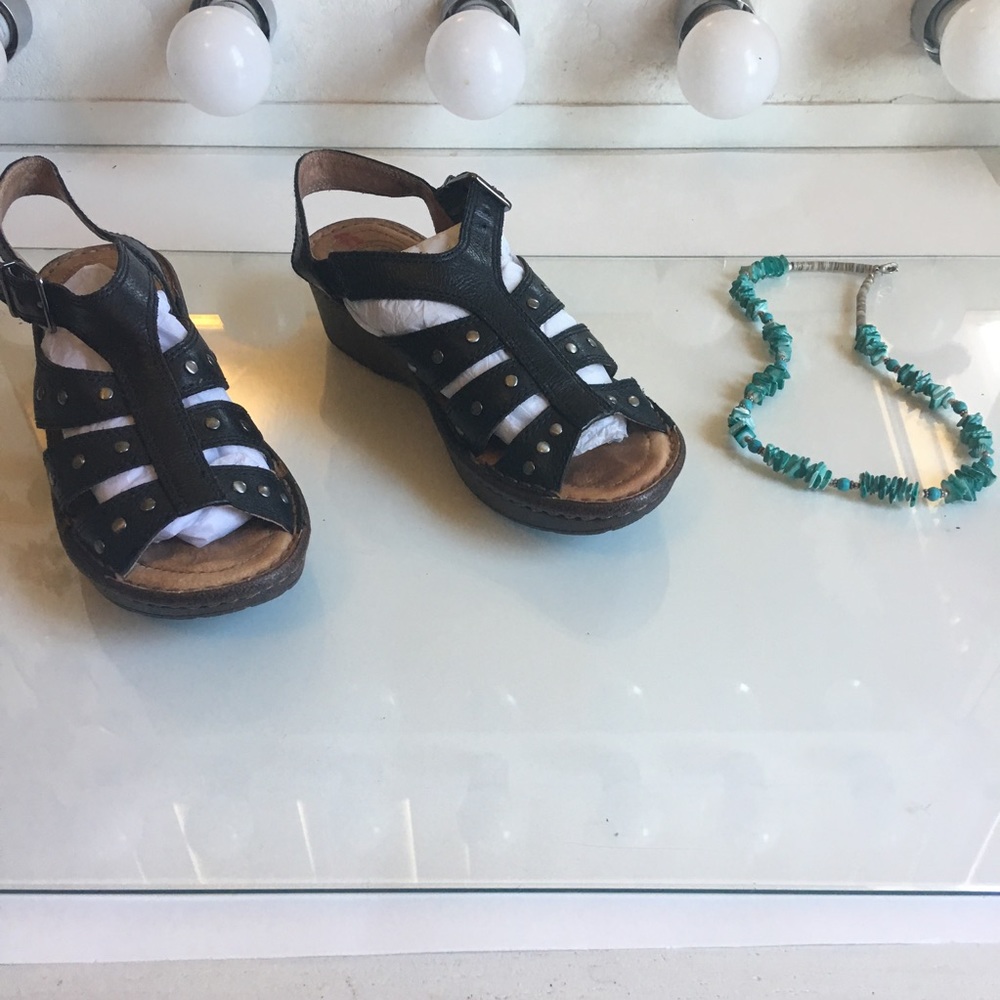 NURTURE comfortable sandals